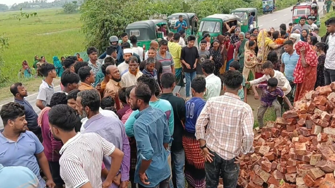 চাঁদপুরে সিমেন্টবাহী ট্রাকের ধাক্কায় শিশু শিক্ষার্থীর মৃত্যু