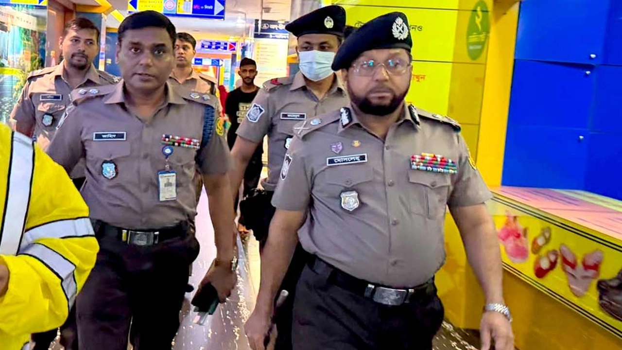 আদ-দ্বীন হাসপাতালে ডিএমপি কমিশনার মোসলেহ উদ্দিন আহমদ