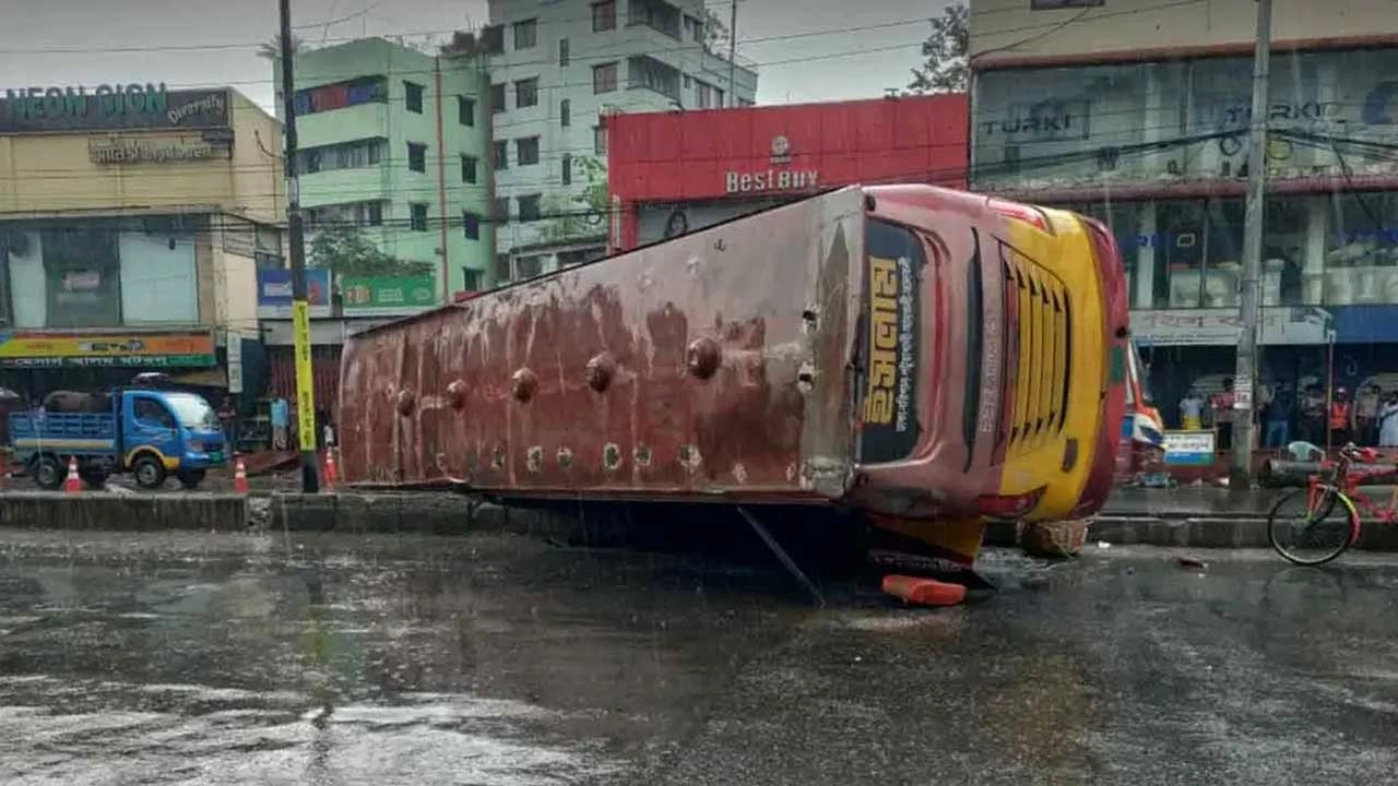 দুর্ঘটনাকবলি বাস