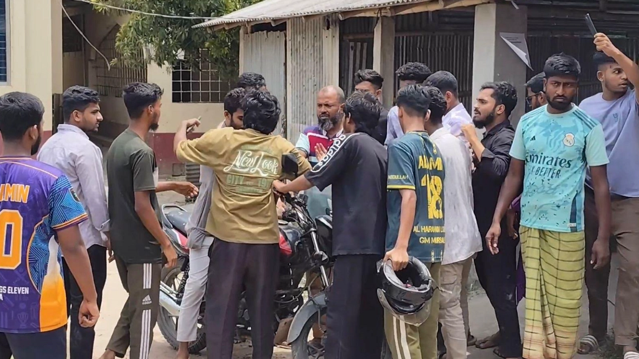 ছাত্রশিবিরের কমিটি গঠনকে কেন্দ্র করে উত্তেজনা, হট্টগোল; কয়েক ঘণ্টা অবরুদ্ধ জেলা নেতারা