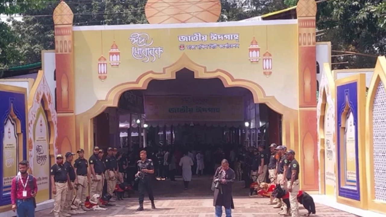 ঈদের জামাতের জন্য প্রস্তুত জাতীয় ঈদগাহ 
