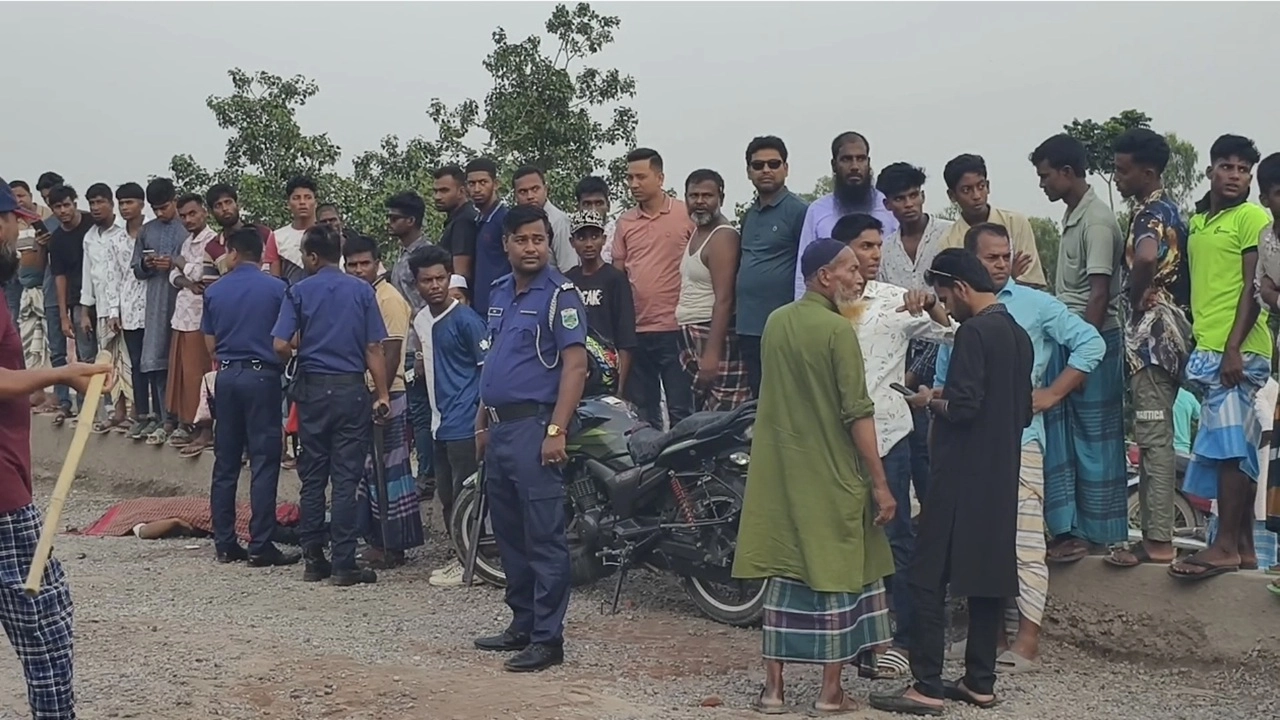 গুরুদাসপুরে সড়ক দুর্ঘটনায় মোটরসাইকেল আরোহীর মৃত্যু