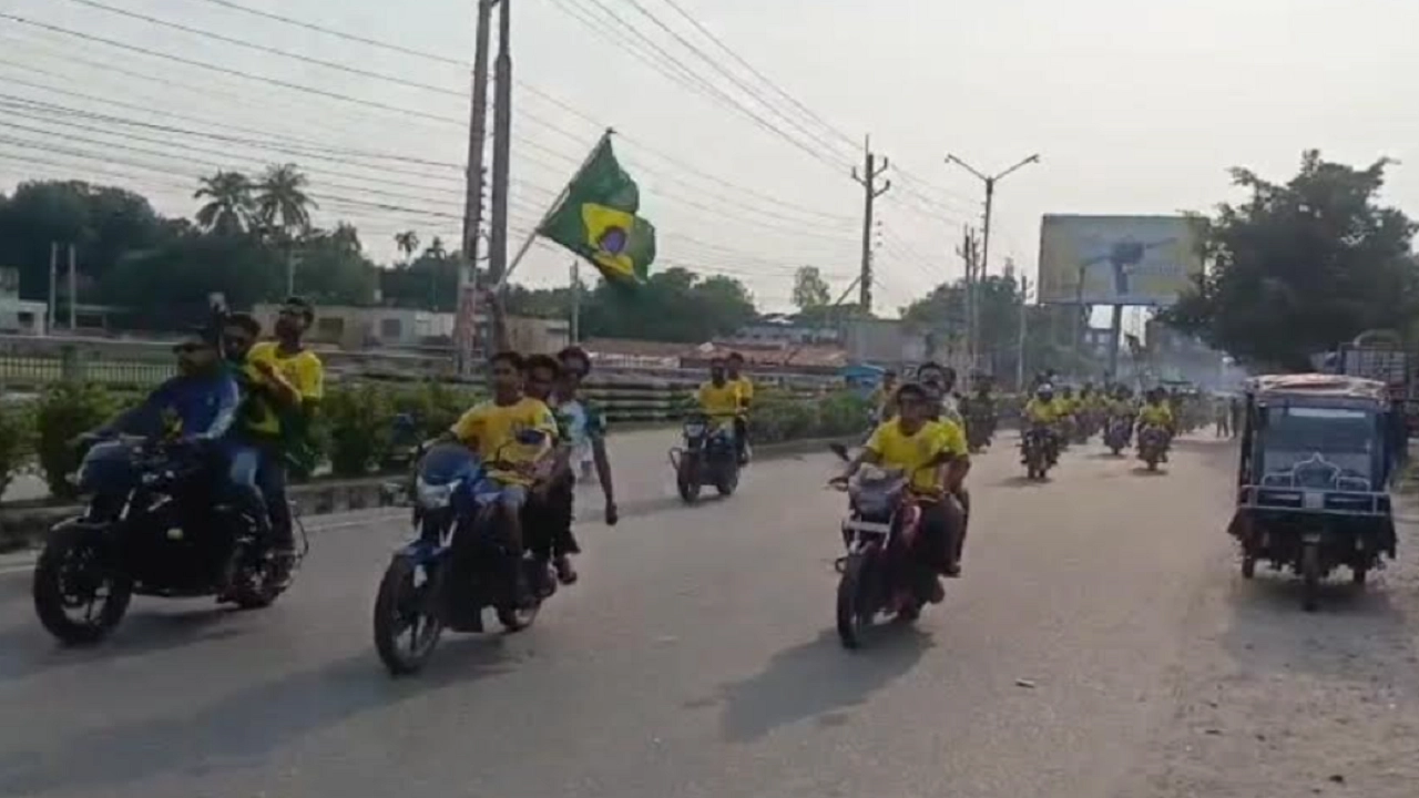 চুয়াডাঙ্গায় ব্রাজিল সমর্থকদের মোটরসাইকেল শোডাউন
