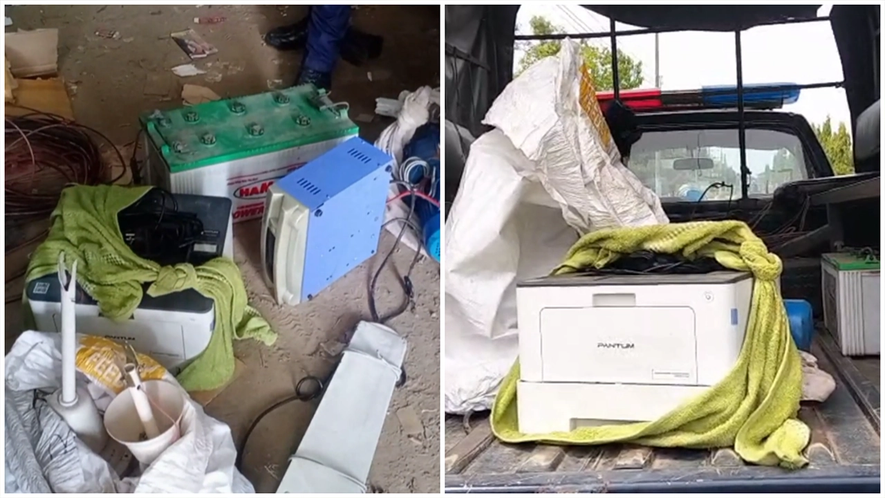 বিএনপি নেতার ভাঙারি দোকান থেকে উদ্ধারকৃত সরকারি অফিসের চোরাই মাল