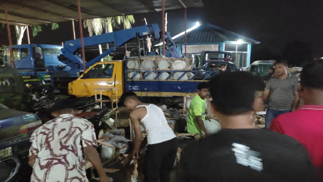 পিকআপভ্যানে পানির ফিল্টারের ভেতরে লুকানো ১৯২ কেজি গাঁজা উদ্ধার