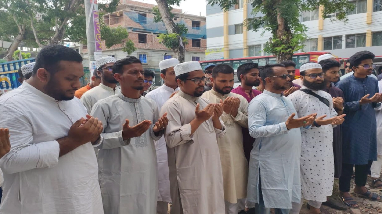 বাংলাদেশ ইসলামী ছাত্রশিবিরের কেন্দ্রীয় সভাপতি মোহাম্মদ নুরুল ইসলাম সাদ্দাম পিরোজপুরে মরহুম আল্লামা দেলাওয়ার হোসাইন সাঈদীর কবর জিয়ারত করেন।