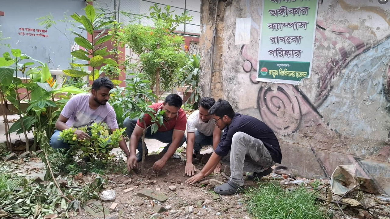 জিয়াউর রহমানের ৪৫তম মৃত্যুবার্ষিকী উপলক্ষে জবিতে ছাত্রদলের বৃক্ষরোপণ কর্মসূচি 