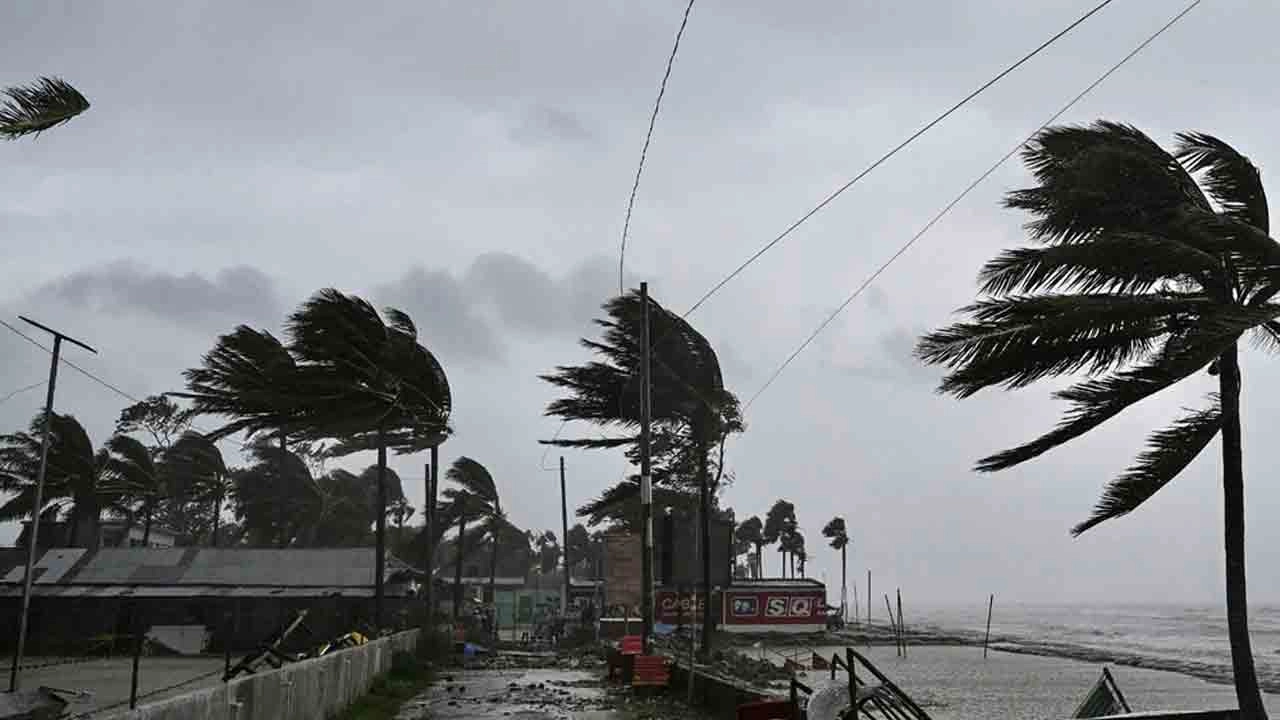 দুপুরের মধ্যে ৫ অঞ্চলে ৬০ কিমি বেগে ঝড়ের শঙ্কা