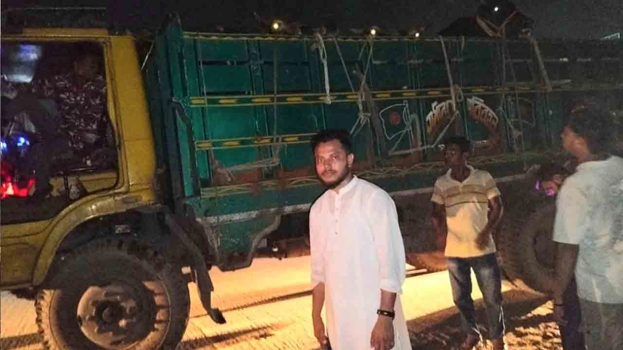 মিনিট্রাকসহ লুট হওয়া ৭টি গরু উদ্ধার করেছে পুলিশ