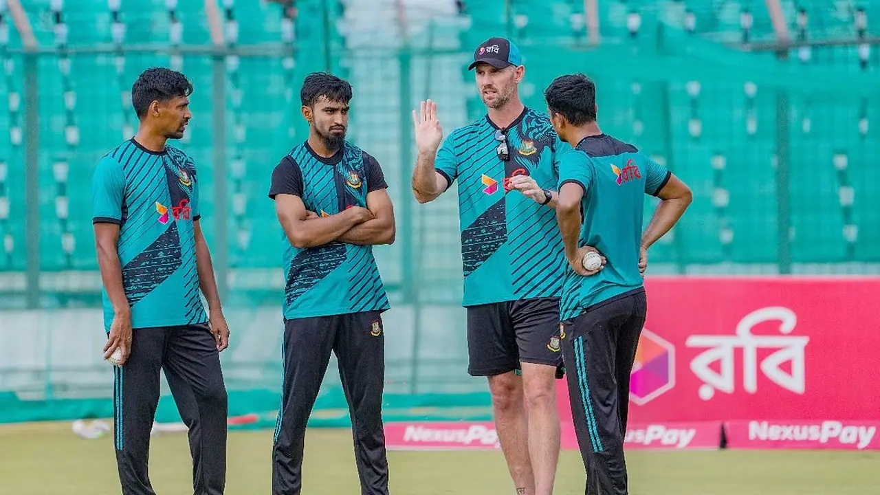 বাংলাদেশ ক্রিকেট দলের বোলিং কোচ থাকাকালে শন টেইট ।। ফাইল ছবি