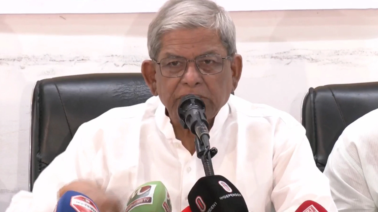 জাতীয় প্রেস ক্লাবে আয়োজিত এক আলোচনা সভায় মির্জা ফখরুল ইসলাম আলমগীর ।। ছবি: সংগৃহীত