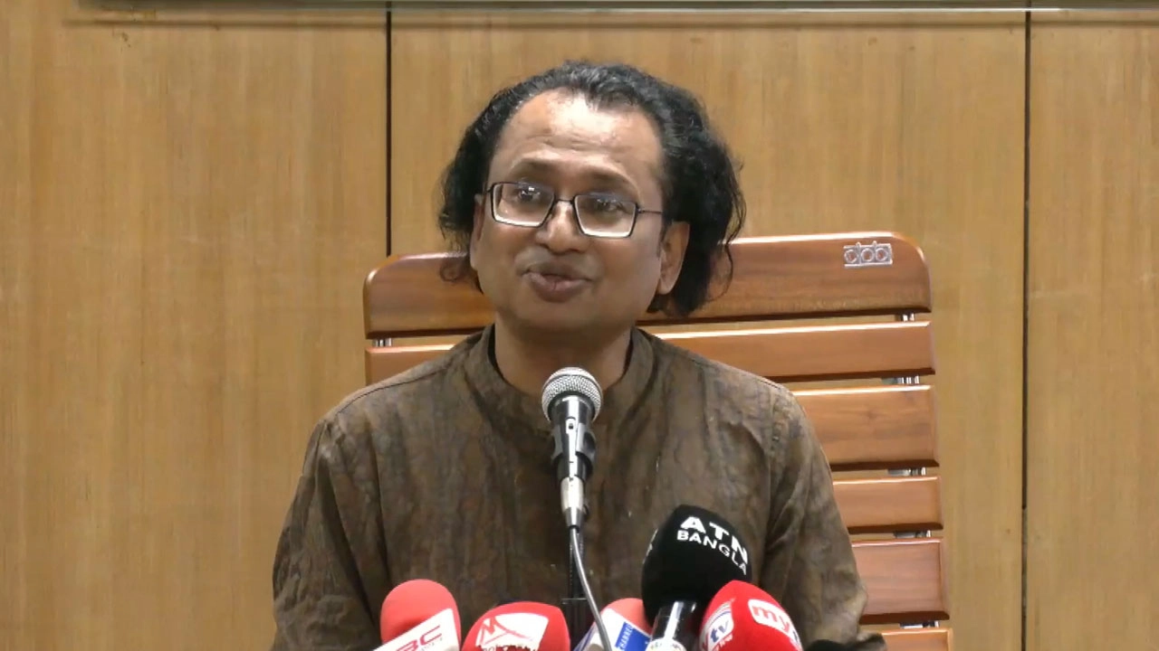 কথা বলছেন উপদেষ্টা ডা. জাহেদ উর রহমান।