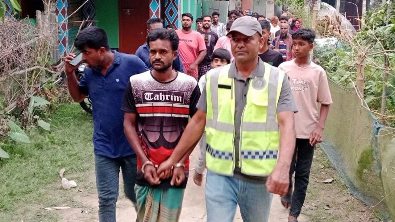 আটক ফয়জুল্লা।
