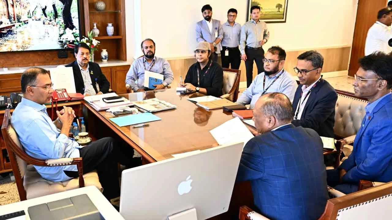 রাজধানীর তেজগাঁওয়ে প্রধানমন্ত্রীর কার্যালয়ে বৈঠক