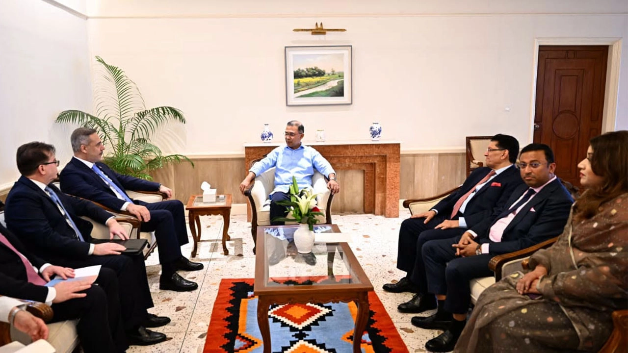 প্রধানমন্ত্রীর সঙ্গে তুরস্কের পররাষ্ট্রমন্ত্রীর সৌজন্য সাক্ষাৎ
