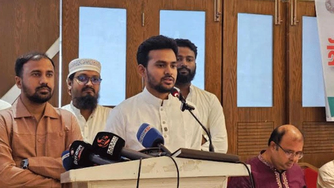 ৩ মাসেই আ.লীগের অবস্থানে পৌঁছে গেছে বিএনপি : আসিফ মাহমুদ