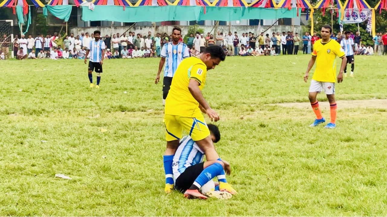 ব্রাজিল ও আর্জেন্টিনা সমর্থকদের প্রীতি ফুটবল ম্যাচ