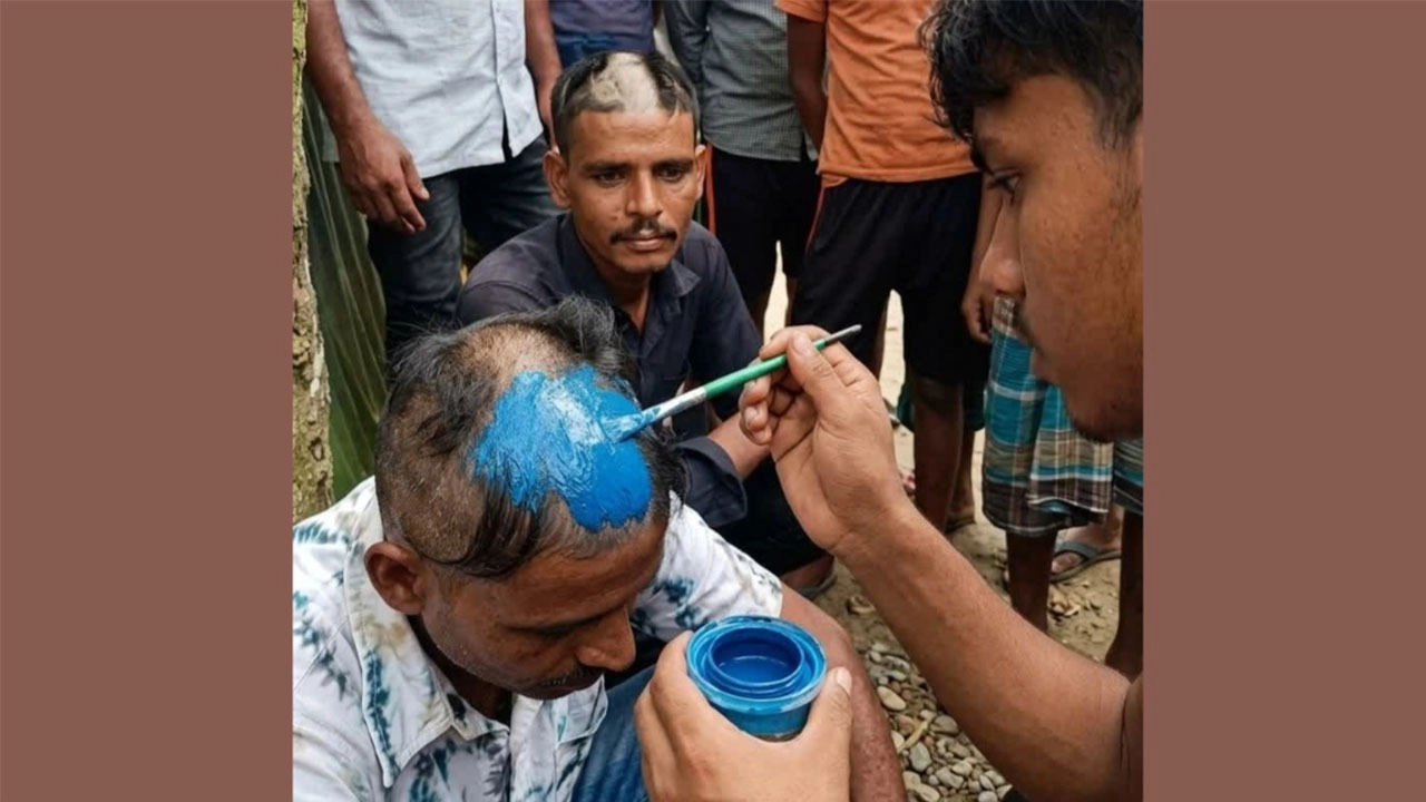চুরির অভিযোগে যুবকের মাথায় আঁকা হলো আর্জেন্টিনার পতাকা