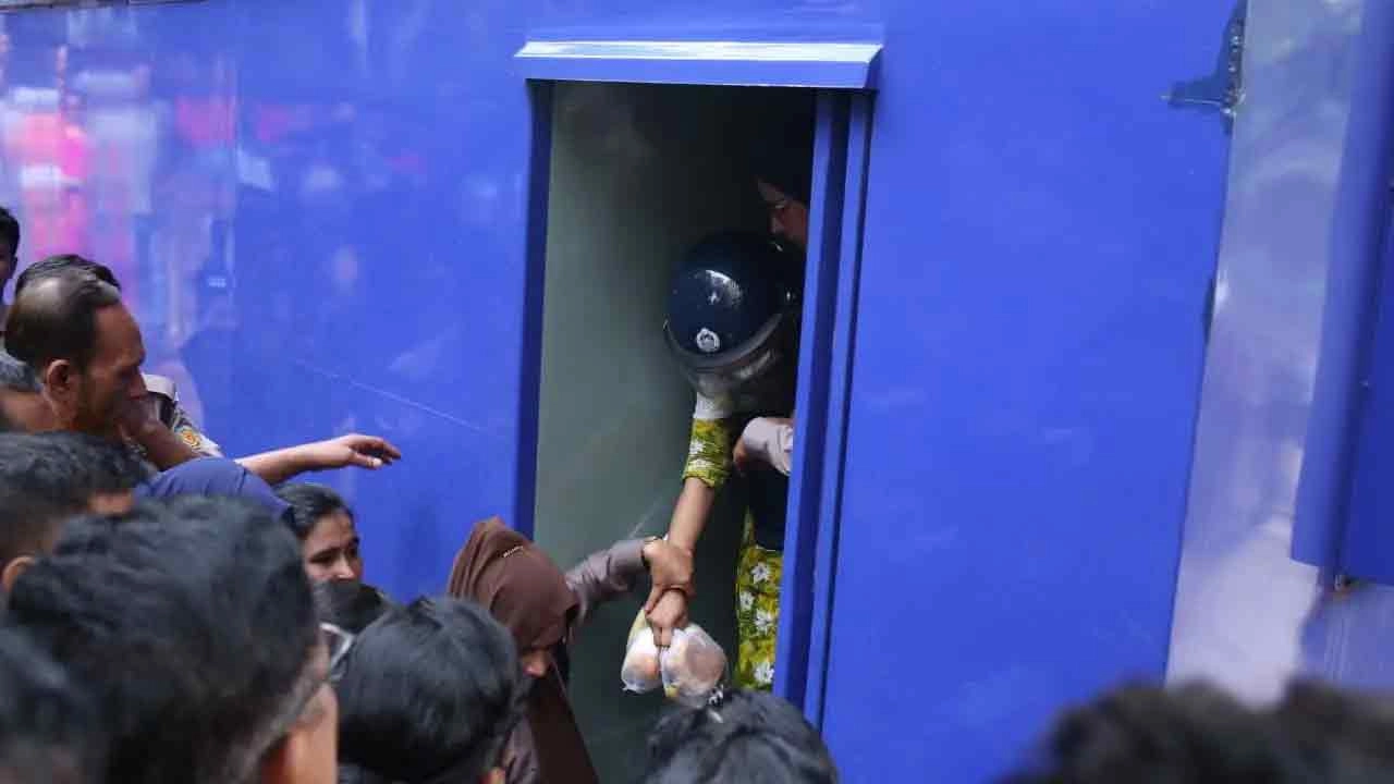 আদালতে আনা হলো অভিযুক্ত সোহেলের স্ত্রীকে