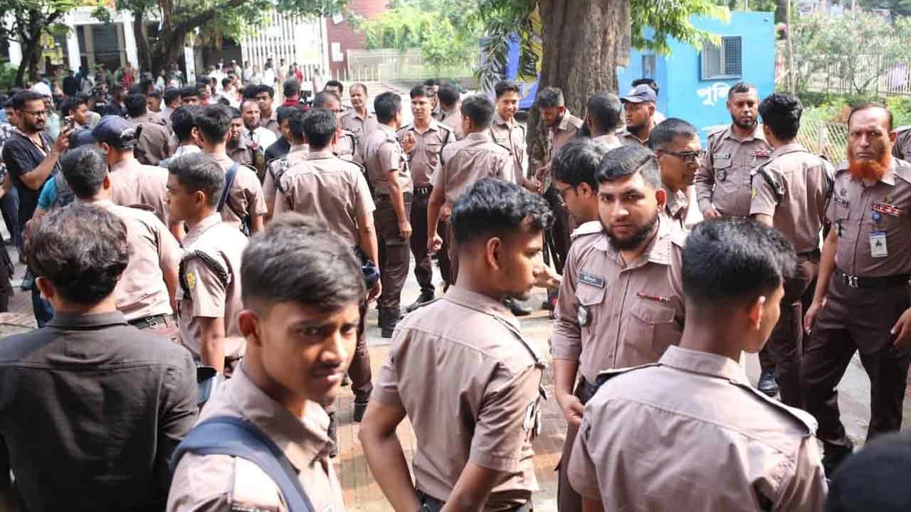 শিশু রামিসার হত্যার রায়কে কেন্দ্র করে ঢাকা মহানগর আদালত প্রাঙ্গণে নিরাপত্তা ব্যবস্থা জোরদার