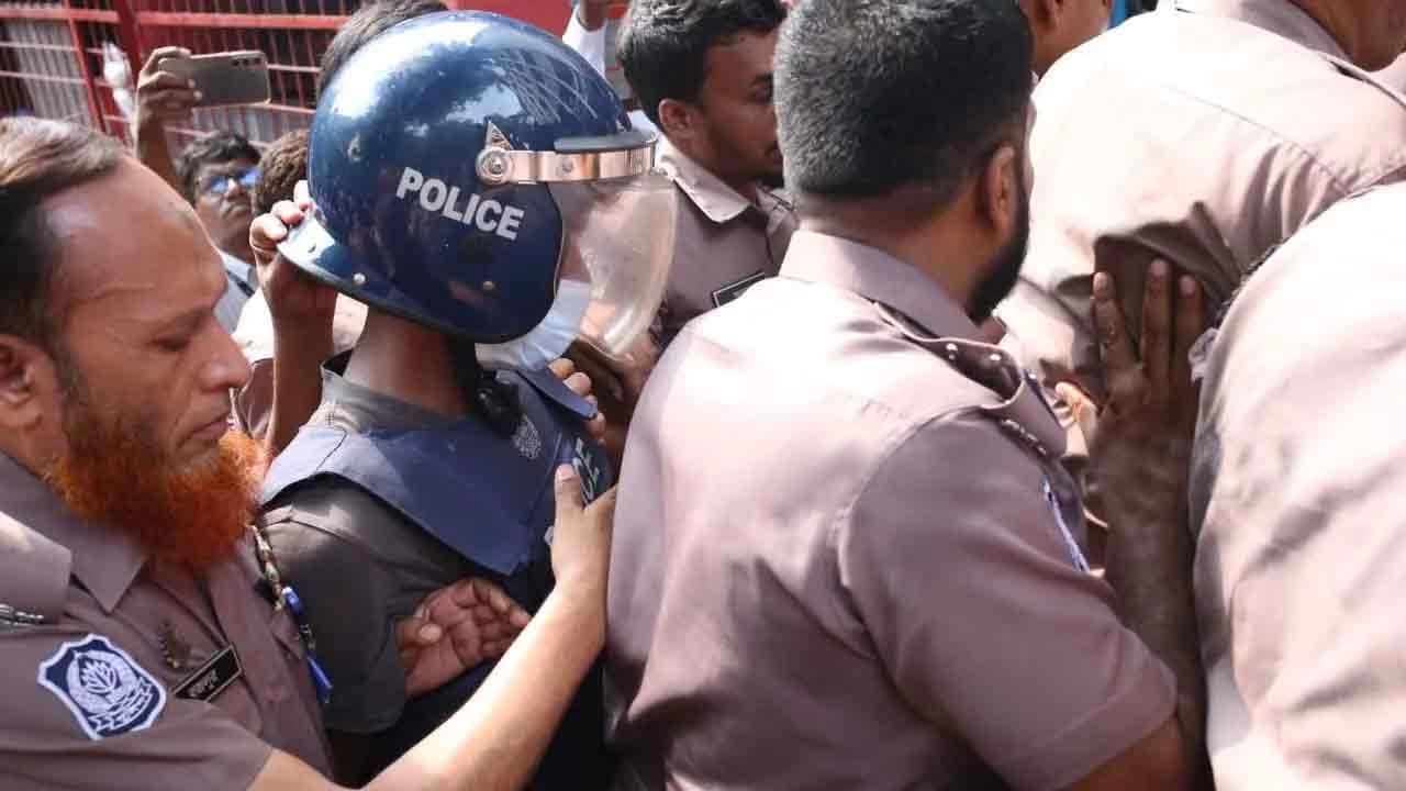 শিশু রামিসা হত্যার ঘটনায় প্রধান আসামি সোহেল রানাকে আদালতে হাজির করা হয়
