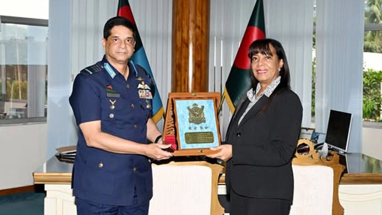 বিমান বাহিনী প্রধানের সঙ্গে সাক্ষাৎ করেছেন জাতিসংঘের আবাসিক সমন্বয়কারী।
