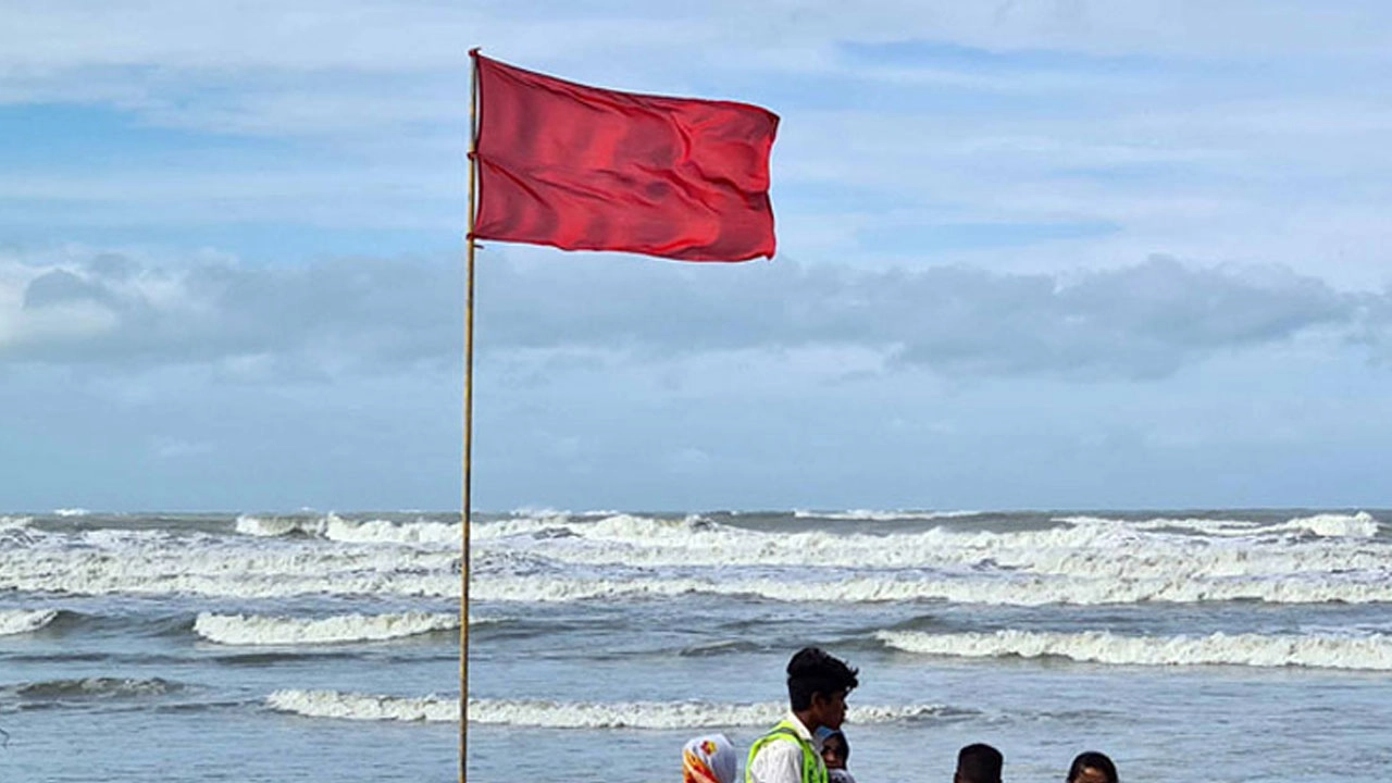 দেশের সব সমুদ্রবন্দরে ৩ নম্বর সতর্ক সংকেত জারি