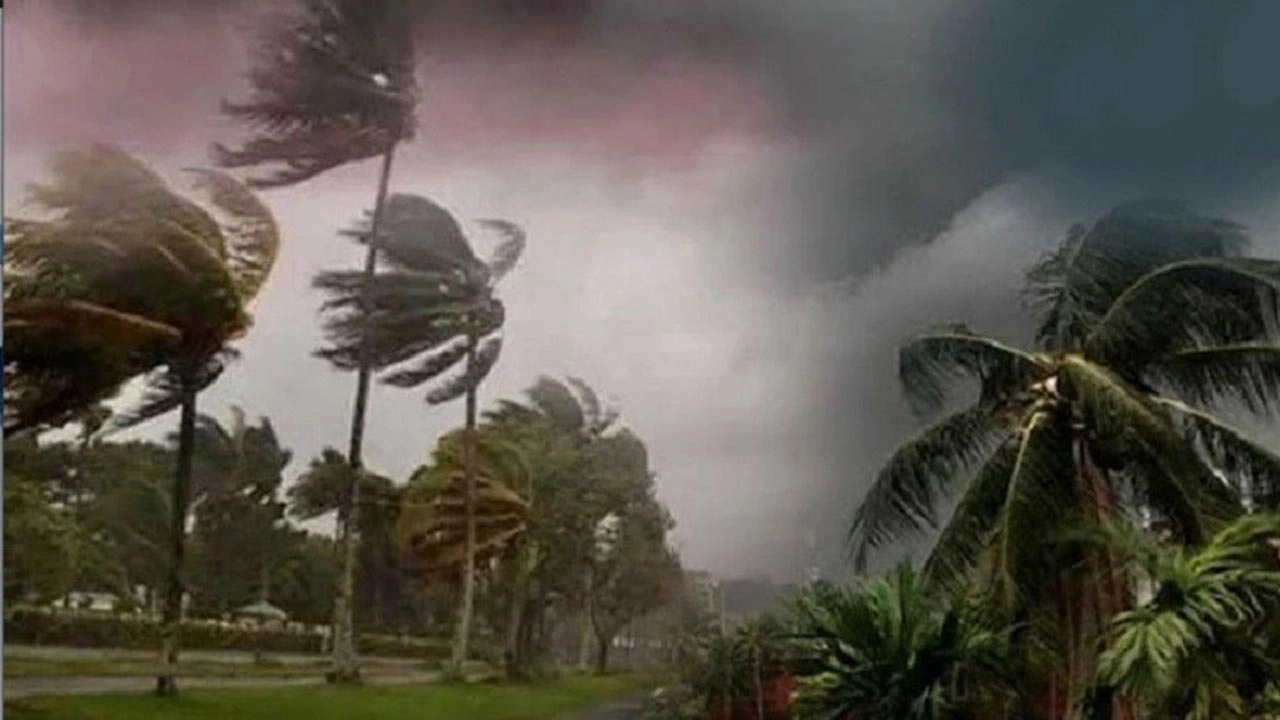 রাতেই ১৮ জেলায় ঝড়ের পূর্বাভাস