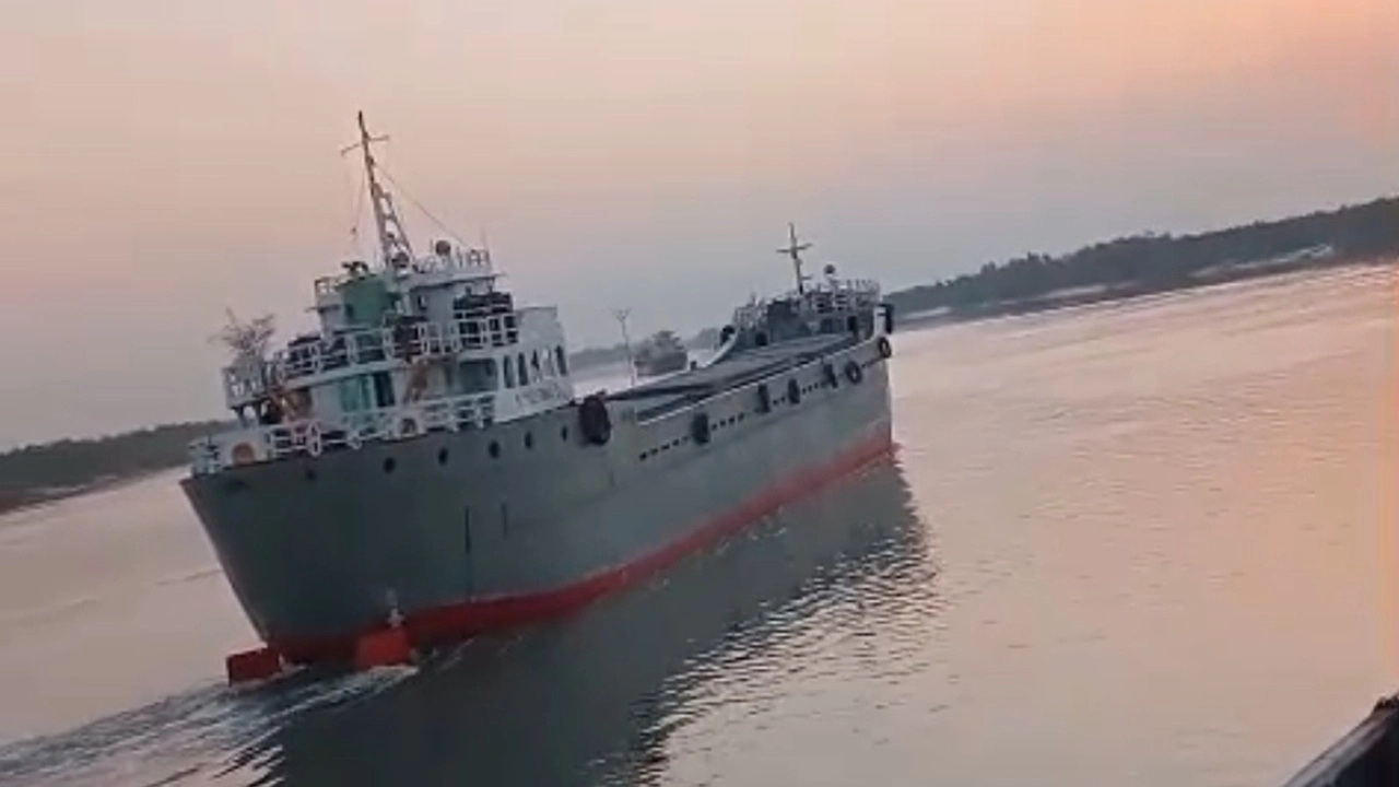 সুন্দরবনে ভারতগামী জাহাজে ডাকাতির চেষ্টা, গুলিবর্ষণ ও লুটপাট