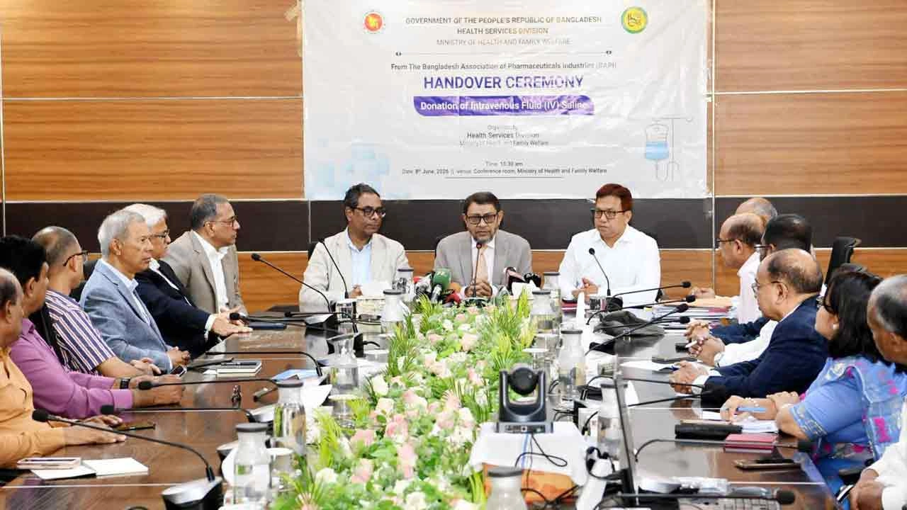 বক্তব্য রাখেন স্বাস্থ্য ও পরিবার কল্যাণ মন্ত্রী সরদার মোঃ সাখাওয়াত হোসেন