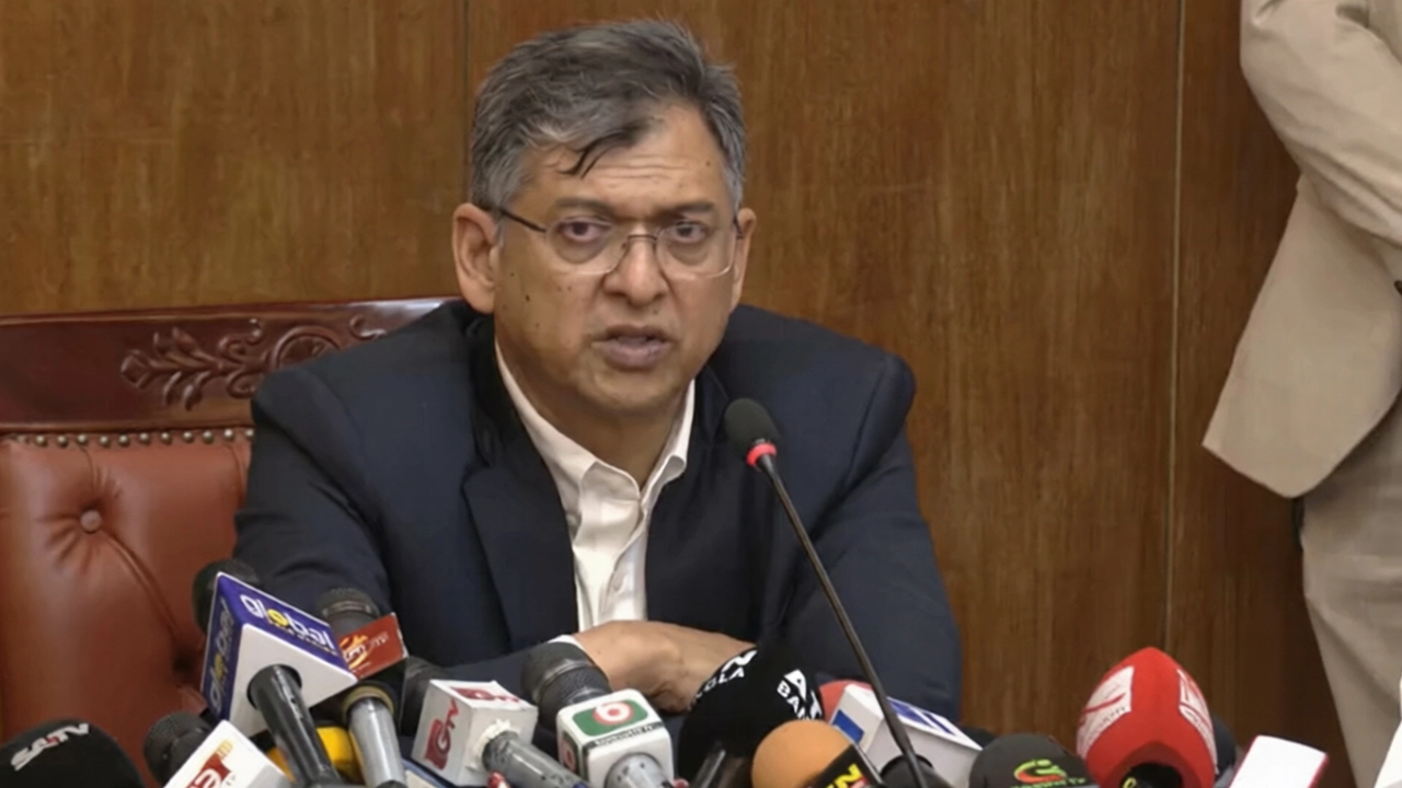 স্বরাষ্ট্রমন্ত্রী সালাহউদ্দিন আহমদ
