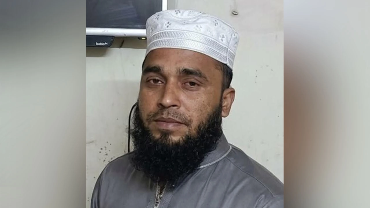 অভিযুক্ত মাদ্রাসার শিক্ষক মৌলভী আব্দুল্লাহ মোহাম্মদ ইসানুর।