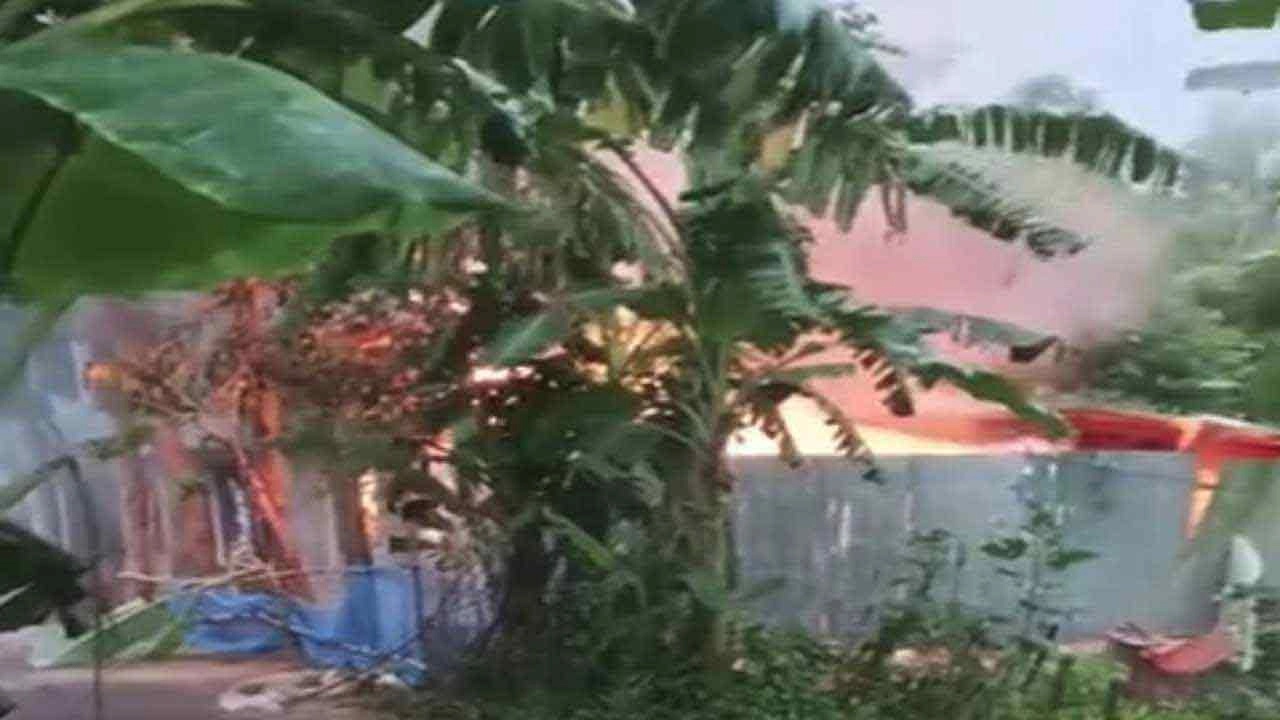 আসামিদের বাড়ি-ঘরে অগ্নিকাণ্ডের ঘটনা ঘটে