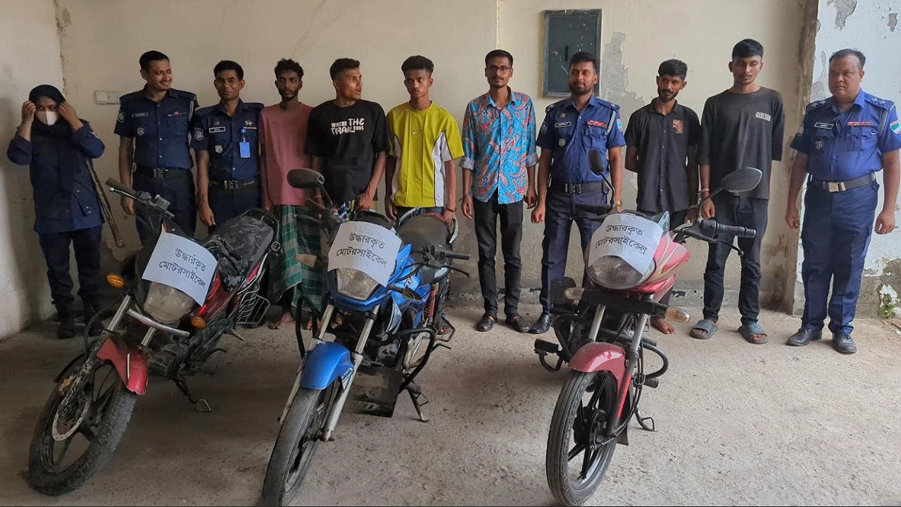 মোংলায় আন্তঃজেলা মোটরসাইকেল চোর চক্রের ৬ সদস্য আটক, ৪ টি মোটরসাইকেল উদ্ধার