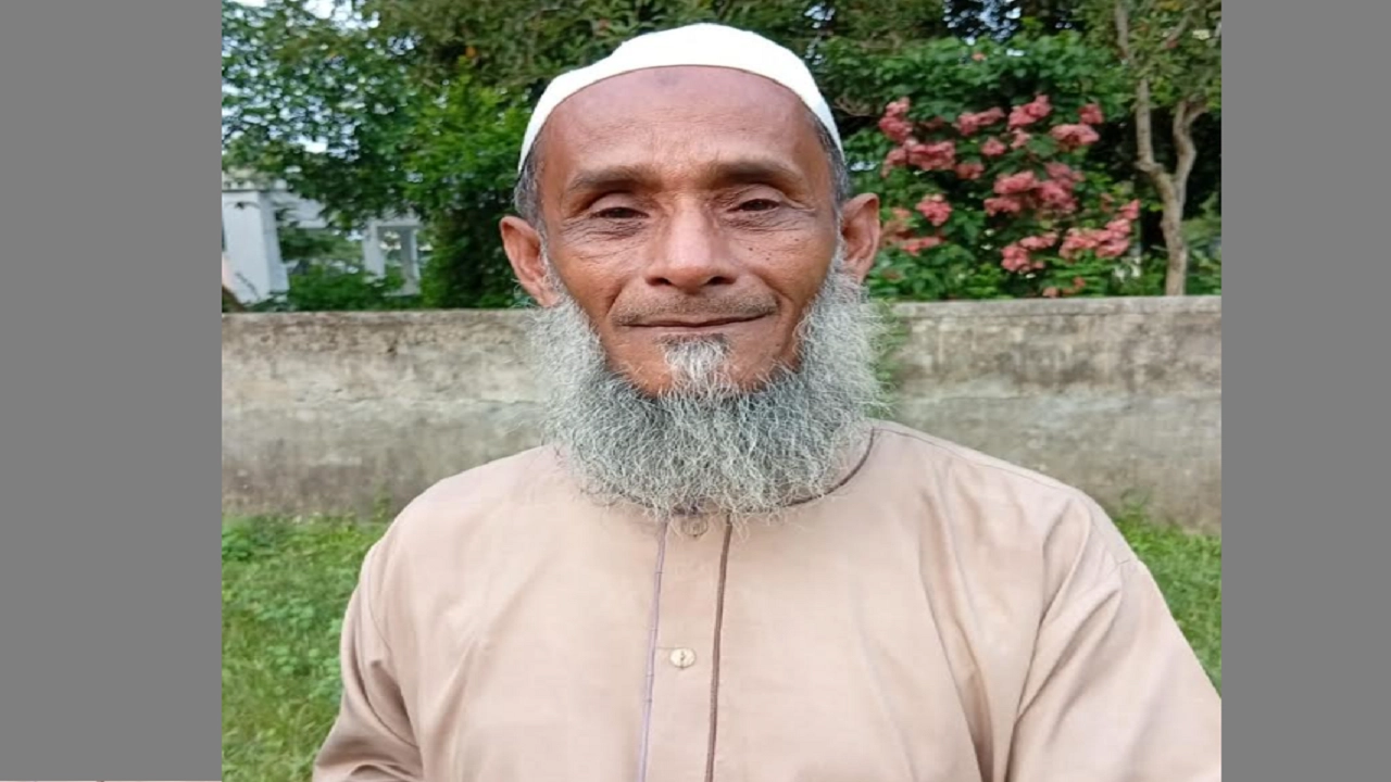 মতলব উত্তরের কালিপুর চৌধুরী বাড়িতে ৫৮ বছর পর শৈশবে হারিয়ে যাওয়া দুলাল চৌধুরীর পরিবারের সঙ্গে আবেগঘন পুনর্মিলনের মুহূর্ত।