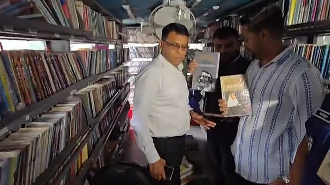 বিশ্বসাহিত্য কেন্দ্রের লাইব্রেরিতে মুজিব-হাসিনা-কাদেরের বই, অতঃপর....
