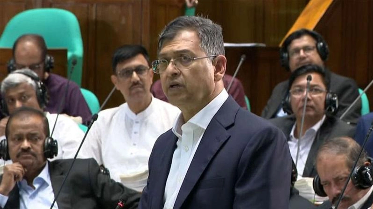 এস আলমের গাড়িতে চড়ার ব্যাখ্যা দিলেন স্বরাষ্ট্রমন্ত্রী