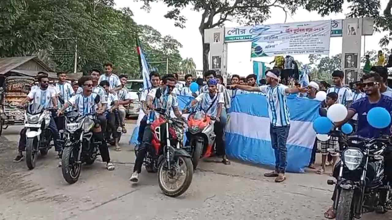 ঝালকাঠিতে  বর্ণাঢ্য শোভাযাত্রা