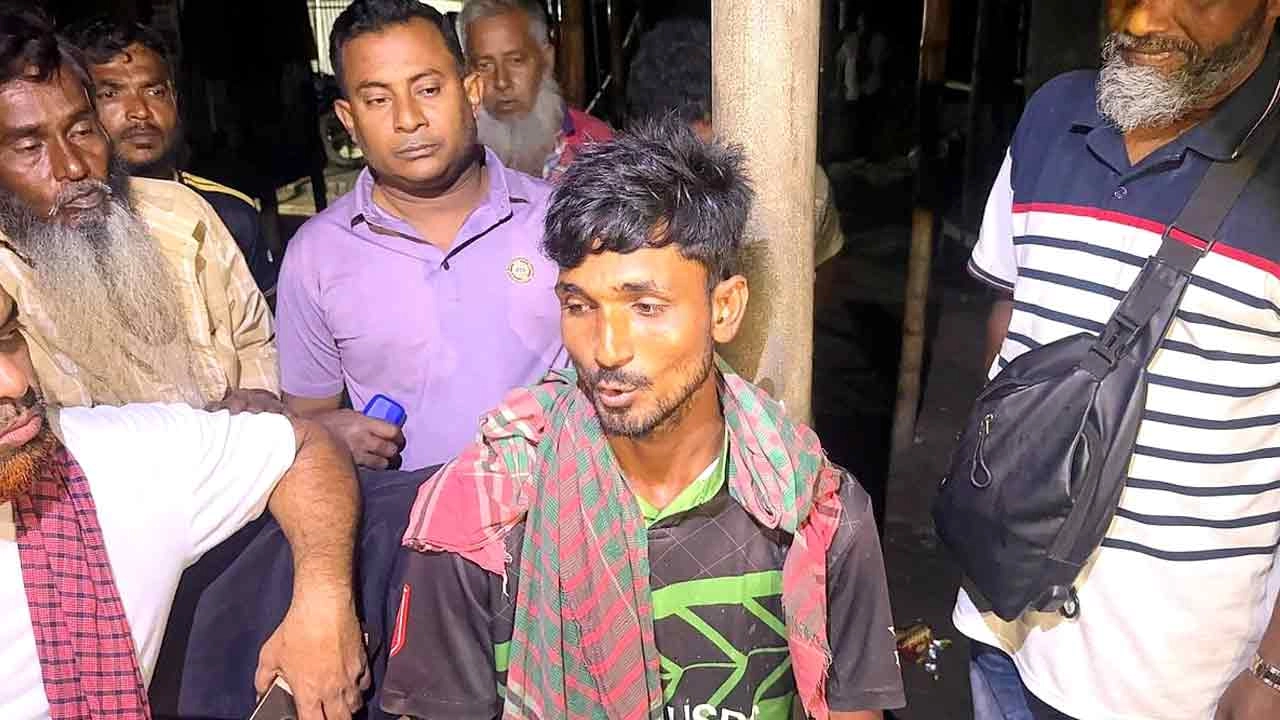 পদ্মা নদীতে যাত্রীবাহী একটি স্পিডবোট আটকে ডাকাতি