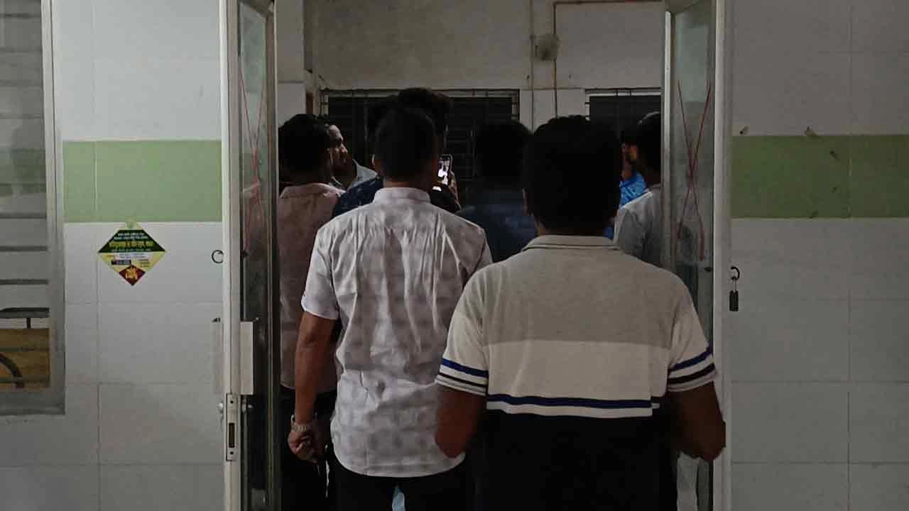 বিদ্যুৎস্পৃষ্ট হয়ে মা ও ছেলের মৃত্যু