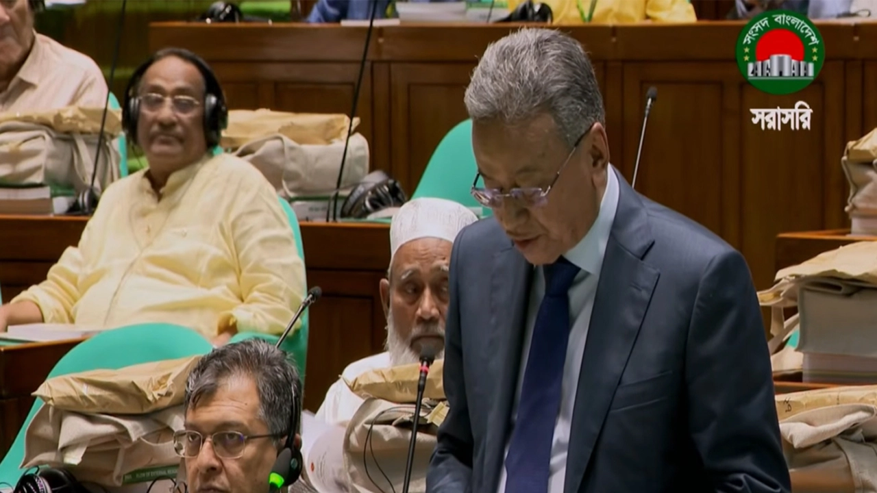 ২০২৬-২৭ অর্থবছরের বাজেটে প্রস্তাব উপস্থাপন করছেন অর্থমন্ত্রী আমির খসরু মাহমুদ চৌধুরী। ছবি: ভিডিও থেকে নেয়া