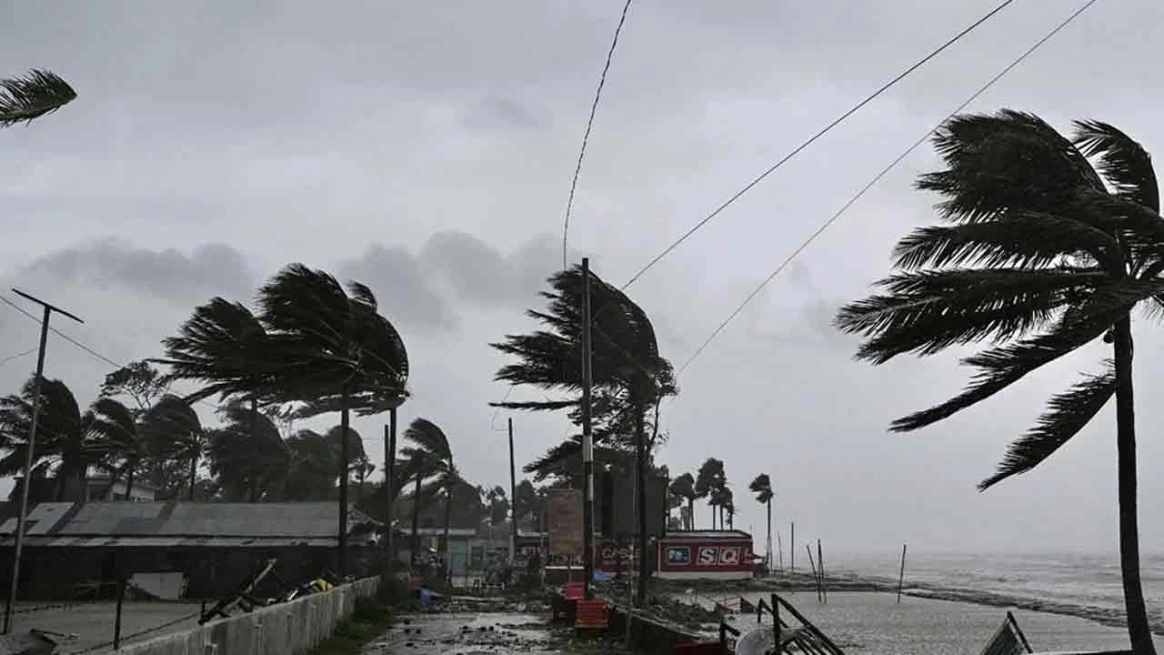 সকালের মধ্যে ঢাকাসহ ১৯ ঝড়-বৃষ্টির আশঙ্কা