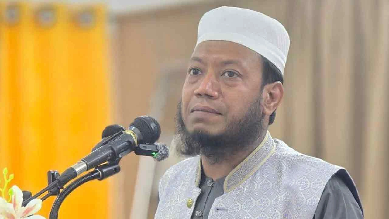 কুষ্টিয়া-৩ (সদর) আসনের সংসদ সদস্য মুফতি আমির হামজা