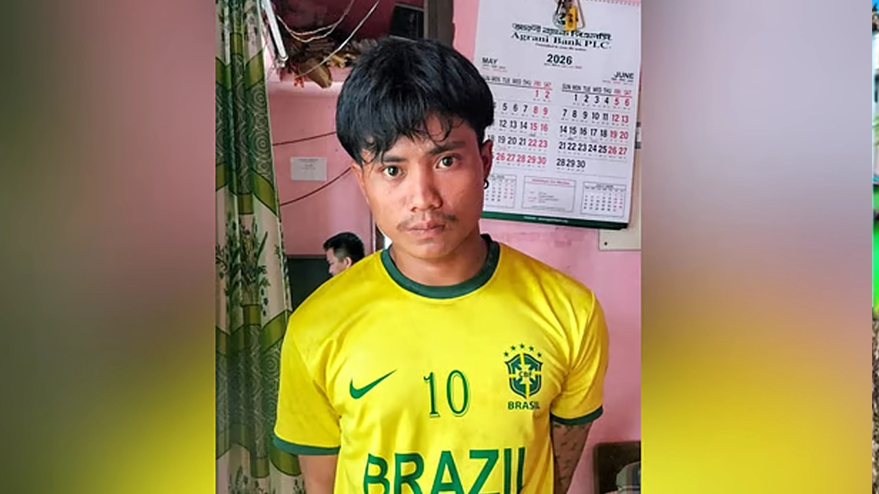 ব্রাজিলের জার্সি পড়ে আটক তরুণ ।। ছবি: সংগৃহীত