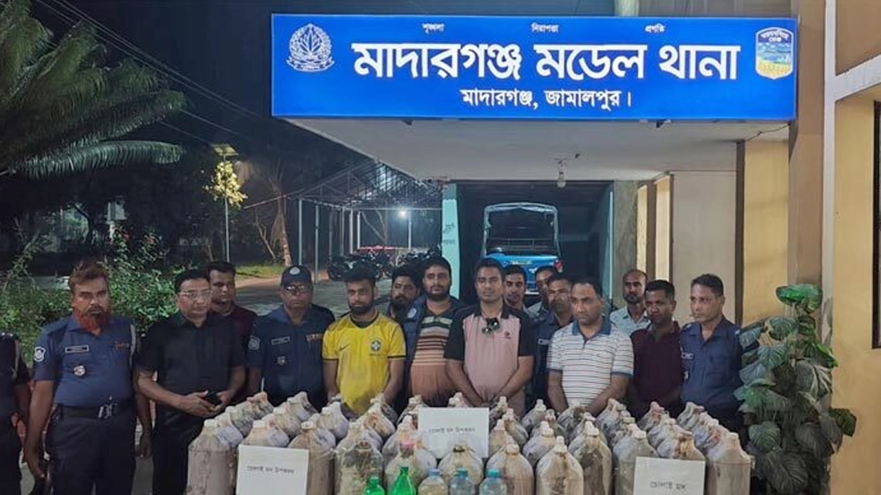 ব্রাজিল সমর্থকের বাড়ি থেকে বিপুল পরিমাণ মদ তৈরির উপকরণ উদ্ধার