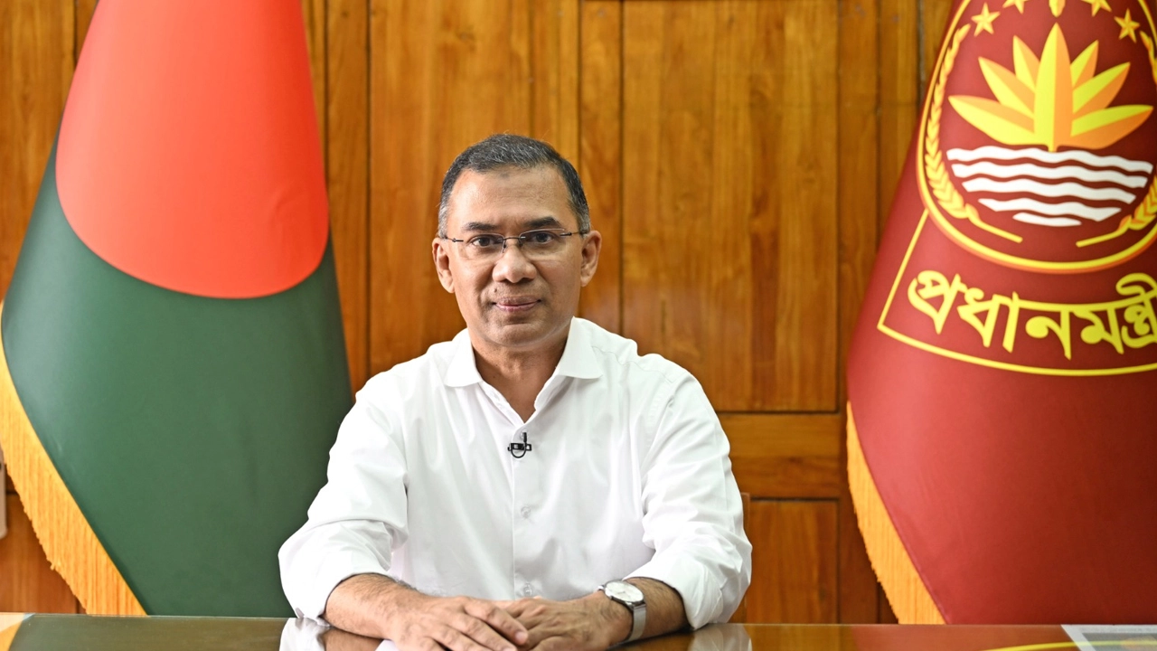 প্রধানমন্ত্রীকে সচিবালয় কর্মকর্তা-কর্মচারীদের অভিনন্দন