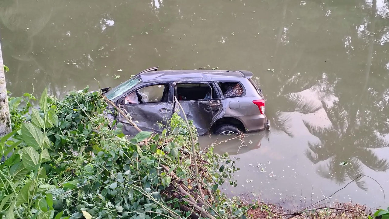 কালুখালীতে মাইক্রোবাস-ইজিবাইক সংঘর্ষে শিশুর মৃত্যু, আহত ৫