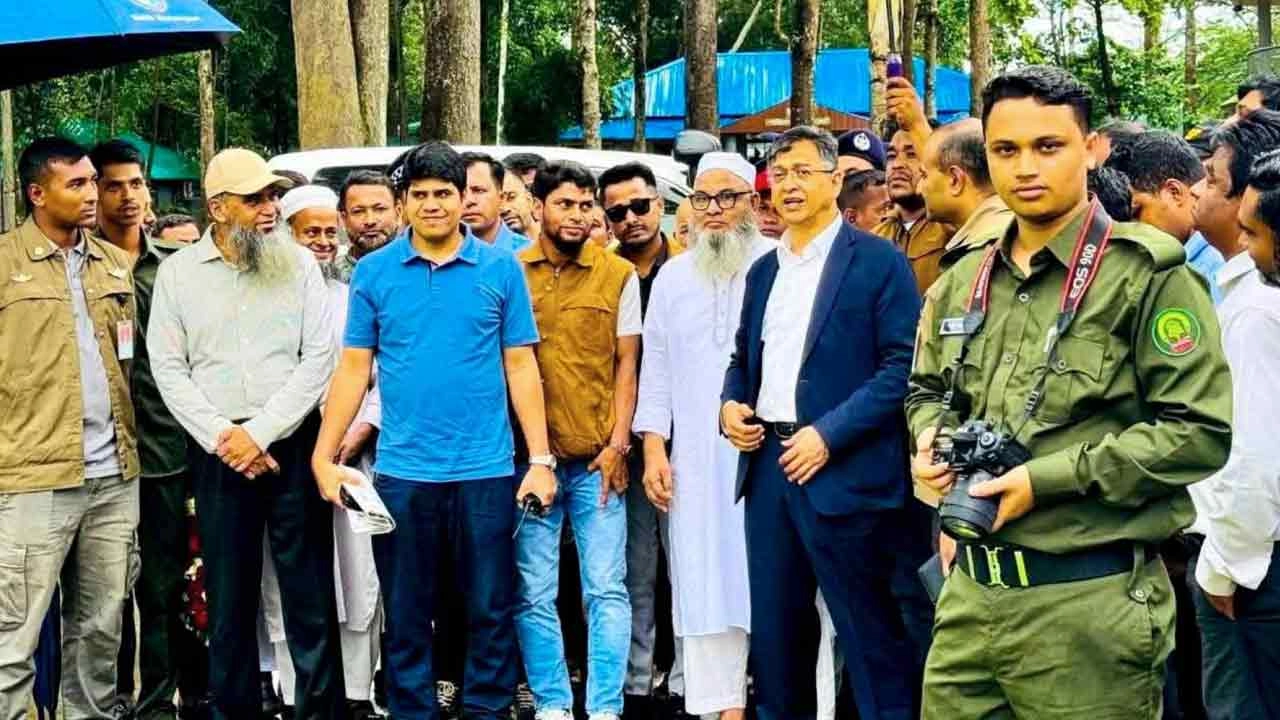 চকরিয়ায় প্রধানমন্ত্রীর বৃক্ষরোপণ কর্মসূচির স্থান পরিদর্শনে স্বরাষ্ট্রমন্ত্রী িসালাহউদ্দিন আহমদ