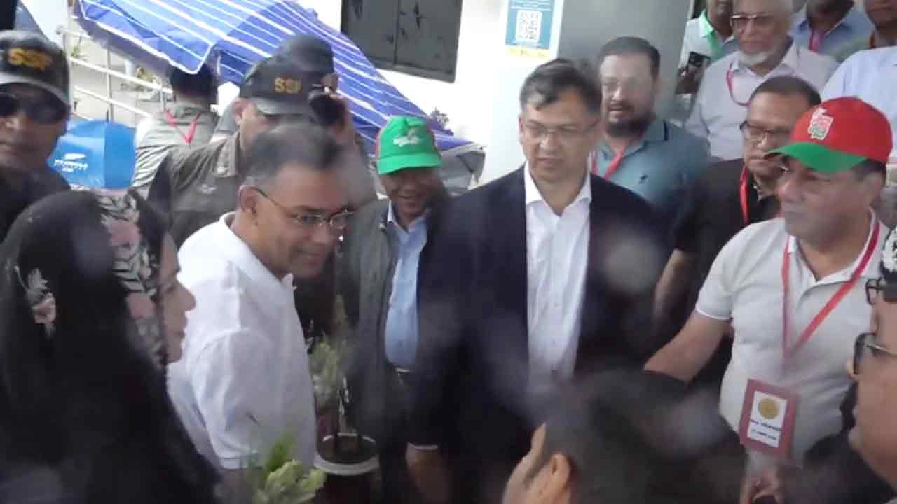 কক্সবাজারে পৌঁছেছেন প্রধানমন্ত্রী তারেক রহমান