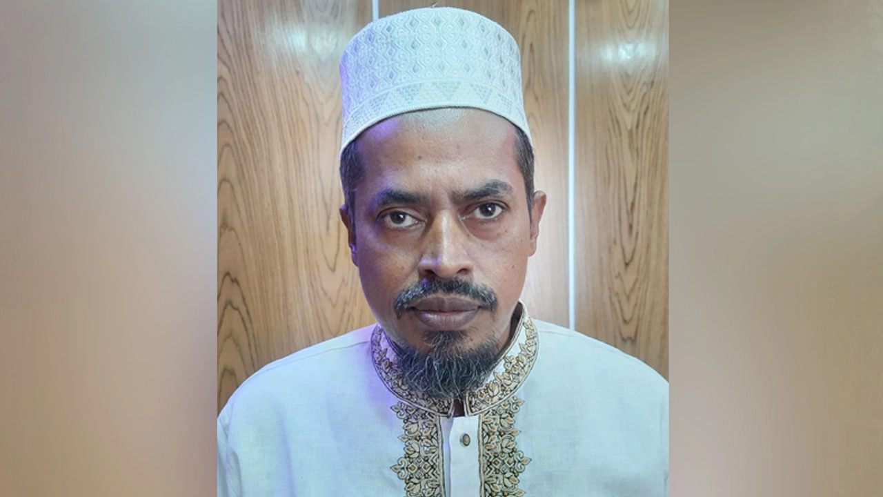 অধ্যাপক এম বি বাকের।